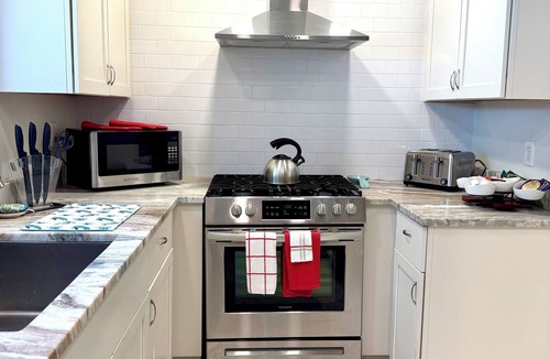 Gulfport Cottage | Sea Turtle Cottage 🐢 Pet-Friendly + Walk to Beach + Fenced Yard