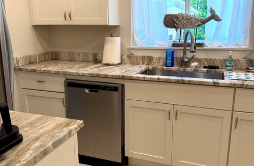 Gulfport Cottage | Sea Turtle Cottage 🐢 Pet-Friendly + Walk to Beach + Fenced Yard