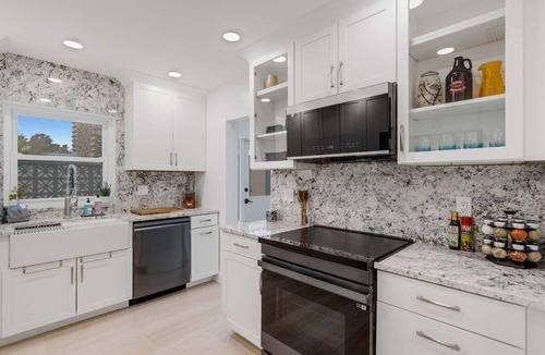 Bay Esplanade House | Seagrass Escape - Monthly Beach Rental
