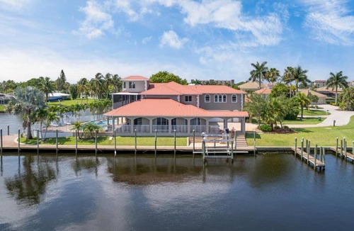 Caloosahatchee House | Seahawk by AvantStay Private Dock 4K SQ FEET w Pool Hot Tub Lookout Tower