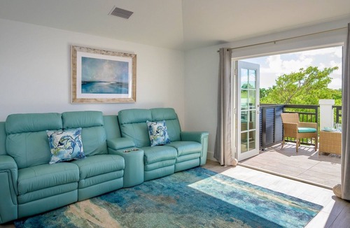 Historic Seaport House | *SEAPORT SENSATION @ OLD TOWN* Condo & Pool + Last Key White Glove Service.