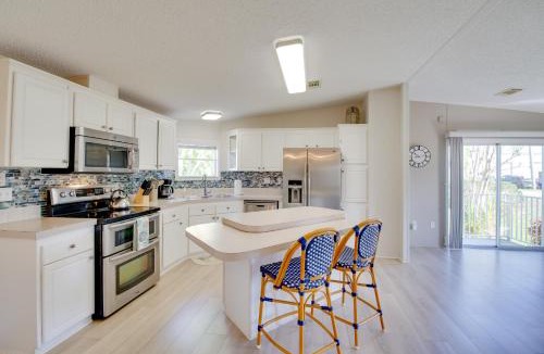 Sebastian House | Sebastien Cottage w/Screened Porch, 5 Mi to Beach
