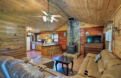 Neely House | Secluded Cabin w/Pond ~ 37 Mi to Gulf Coast!