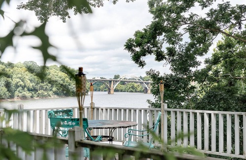 Selma House | Secluded downtown cozy cabin feel w/waterfront view of the Edmund Pettus Bridge