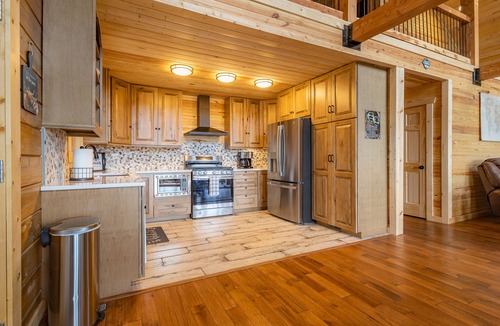 Bruno Cabin | Secluded Ozark mountain cabin, 40 acres, views of Buffalo River from hot tub