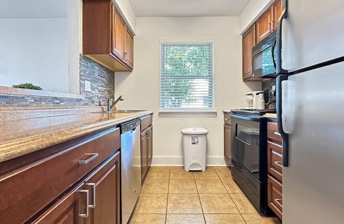 Metairie Apartment | Serene 2-bedroom corporate apartment with AC in Metairie Prime location