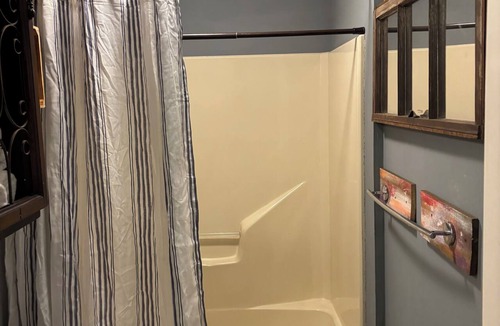 Jackson House | Serene 2-bedroom house with AC in charming Jackson great for travel or work