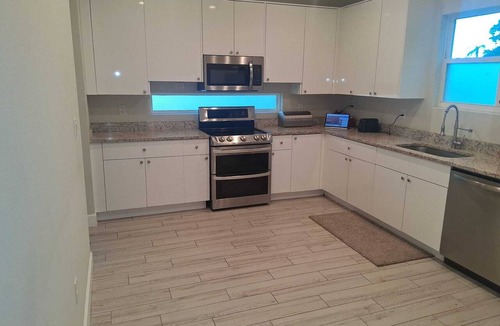 Taft House | Serene 3-bedroom use in vibrant Orlando Close To Airport, Universal , Disney.