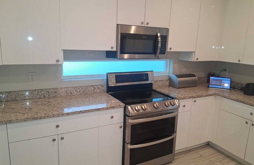 Taft House | Serene 3-bedroom use in vibrant Orlando Close To Airport, Universal , Disney.