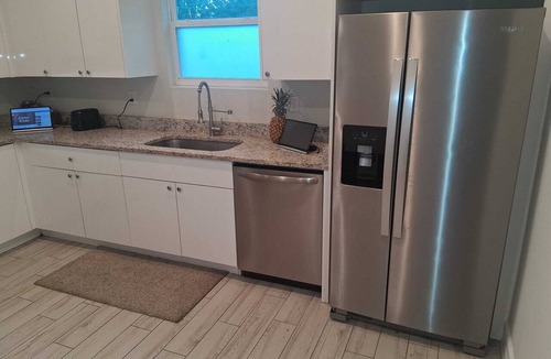 Taft House | Serene 3-bedroom use in vibrant Orlando Close To Airport, Universal , Disney.