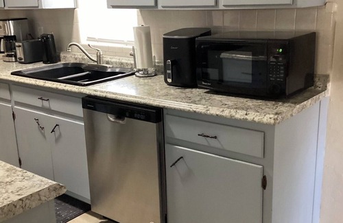 Lake City House | Serene in-town 3 bedroom house with AC, WiFi in quaint Lake City FL