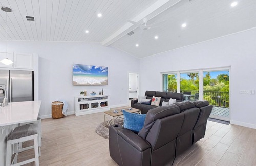 Palm Island House | Serenity Home: Your Palm Island Paradise Awaits!