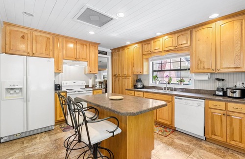 Branford House | Serenity On The River – Cozy Branford Retreat!