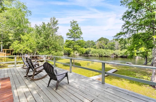 Branford House | Serenity On The River – Cozy Branford Retreat!