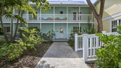 Truman Annex Apartment | Shipyard Treasure by AvantStay