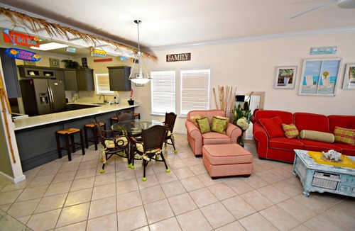 Gulf Shores Condo | Shopping ~ Dining ~ Fun in the sun 🌞 Hurry, Don't Walk, RUN! 🌴