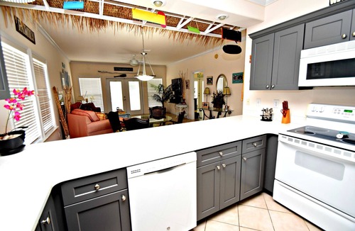 Gulf Shores Condo | Shopping ~ Dining ~ Fun in the sun 🌞 Hurry, Don't Walk, RUN! 🌴