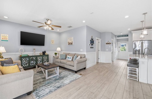 Independence Square House | Shore Beats Working - Luxury IRB Retreat, Pool, 1-Min Walk to Beach, Sleeps 10