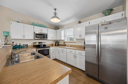 Fernandina Beach House | Short Walk to Beach | Pet-Friendly Duplex | Deck & Grill