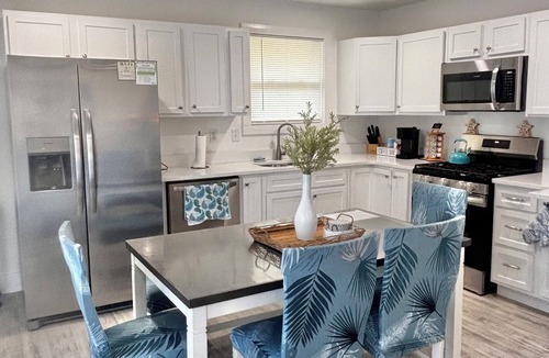 Gulfport House | SHORT WALK2BEACH,SUNSETS,FISHING,IslandView Casino, Aquarium, Jones Park, Harbor