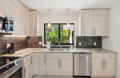 Bay Isle House | Siesta Key Tropical Island Oasis with Private Pool and 4 King Beds
