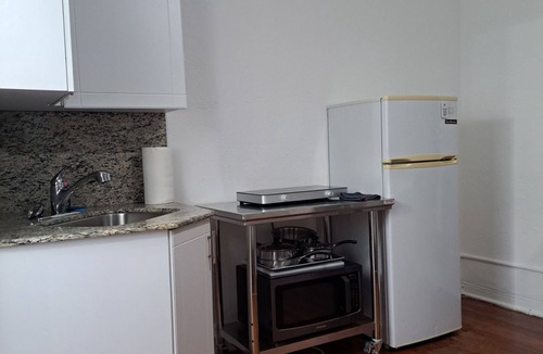 Surfside Apartment | Simply Perfect - Chill in Comfort - Steps to the Beach- Amazing Historic Bldg