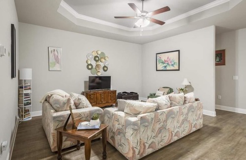 Milton House | Single Family Home in quiet neighborhood