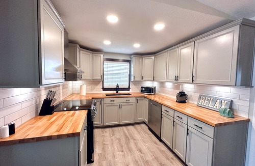 Seminole House | Sky Shower, Ping Pong Table, King Beds and 65inch TV Theatre