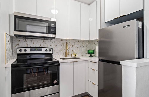 North Bay Village Condo | Skyline View, Free Parking, Balcony Discount Special, Beautiful Beaches
