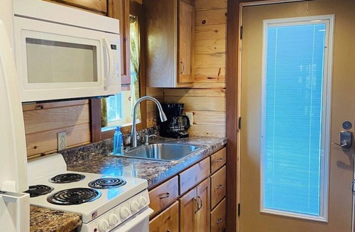 Guild House | Sleepin Bear Treehouse - Private Hot Tub