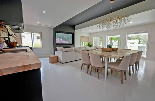 Fort King District House | Sleeps 10 Modern Ocala Retreat Near Springs Family Friendly Downtown The Getaway