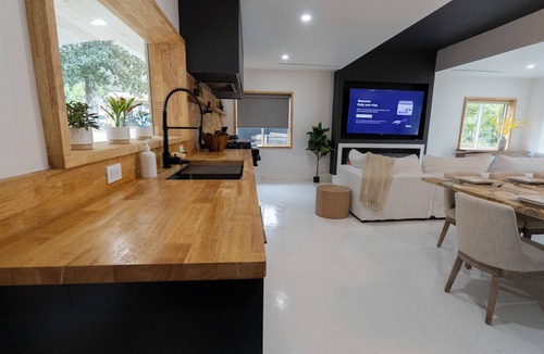 Fort King District House | Sleeps 10 Modern Ocala Retreat Near Springs Family Friendly Downtown The Getaway
