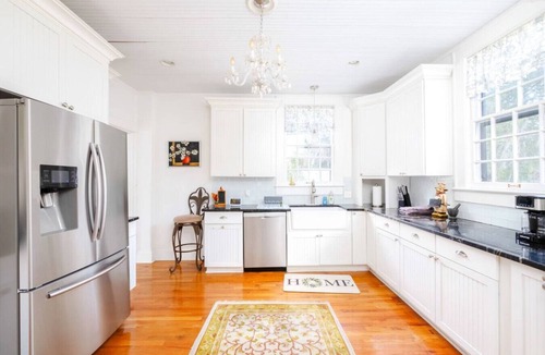 Duckpond House | Sleeps 15 Historic Mansion w/Pool Near UF
