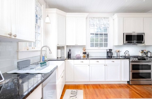 Duckpond House | Sleeps 15 Historic Mansion w/Pool Near UF