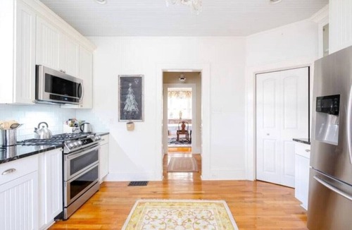 Duckpond House | Sleeps 15 Historic Mansion w/Pool Near UF