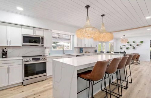 Bradenton House | Sleeps 26! 2+ Acre Luxury Estate 9 min to Beach!