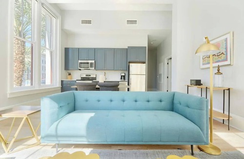 French Quarter Hotel | Sleeps 26 | Entire Floor, Steps to French Quarter + Bourbon | The Harlequin