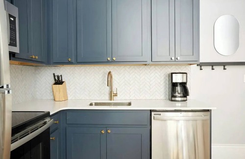 French Quarter Hotel | Sleeps 26 + Modern Suites | French Quarter + Bourbon | The Harlequin
