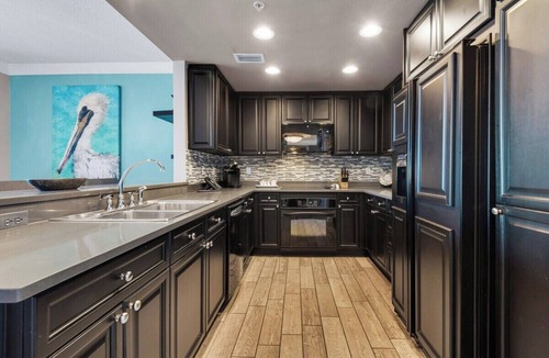 Pensacola Beach Resort | Sleeps 6-Stunning Bay Front Views-Luxury Resort