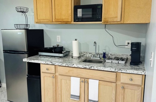 Carrollwood Apartment | Small Cozy Studio Room in Tampa Florida.