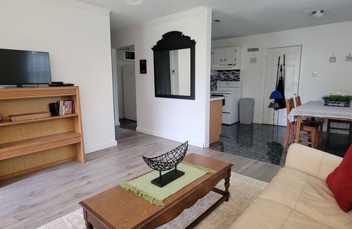 Loxley House | Small house inside the City of Loxley. Big yard. Sage and calm neighborhood