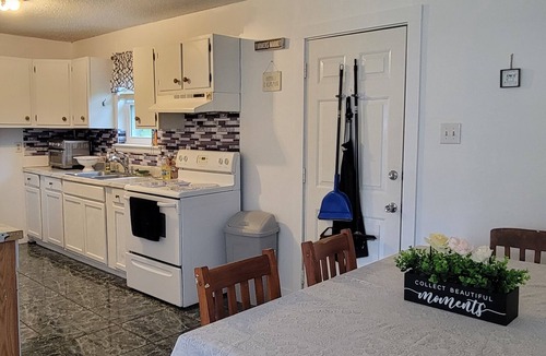 Loxley House | Small house inside the City of Loxley. Big yard. Sage and calm neighborhood