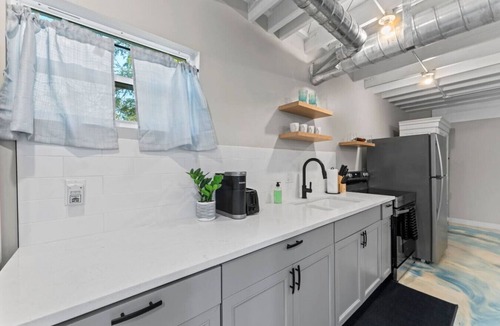 Murray Hill House | SMV Modern Luna Duplex in Murry Hill