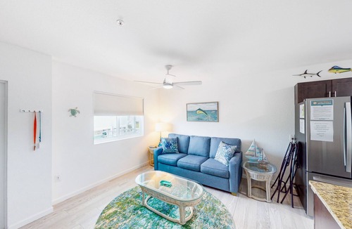 Marathon Condo | Snowbird-friendly condo in oceanfront complex with heated pool, BBQ, W/D, AC
