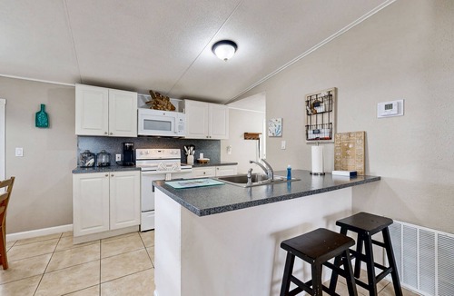 Key Largo Village House | Snowbird-Friendly Home with Central AC, High-Speed WiFi, and Washer/Dryer