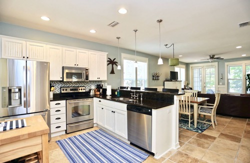 Laurel Grove Cottage | SNOWBIRD SPECIAL! BEACH & GOLF cottage, Emerald Coast, 2 Golf Carts, Sleeps 6
