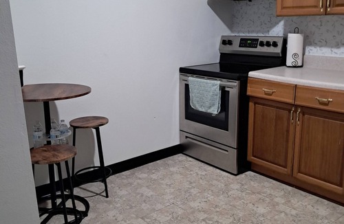 Crescent Lake Apartment | Soothing 1-bedroom studio fully furnished with AC in charming Pensacola.