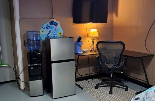 Crescent Lake Apartment | Soothing 1-bedroom studio fully furnished with AC in charming Pensacola.