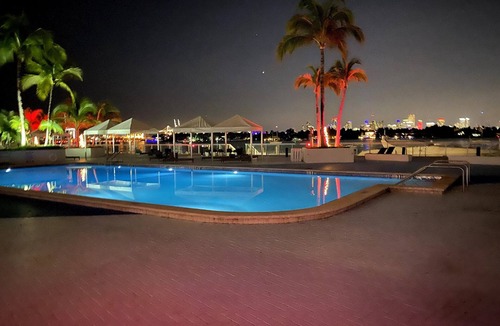 West Avenue Apartment | South Beach Rare Find/1 BR Apartment in Luxury Condo