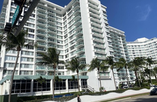 West Avenue Apartment | South Beach Rare Find/1 BR Apartment in Luxury Condo